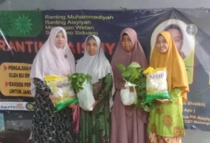 Aisyiyah Masangan Wetan Berbagi pada 50 Janda Dhuafa