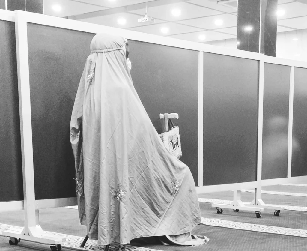 Kisah Nenek Permisi kepada Remaja