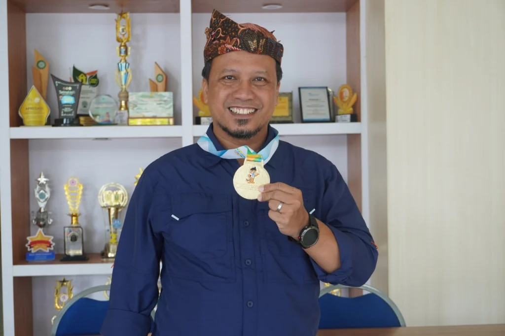 Perjalanan Spesial Membangun Budaya Inklusi Antarkan Kepala Smamsatu Raih Emas Olympicad