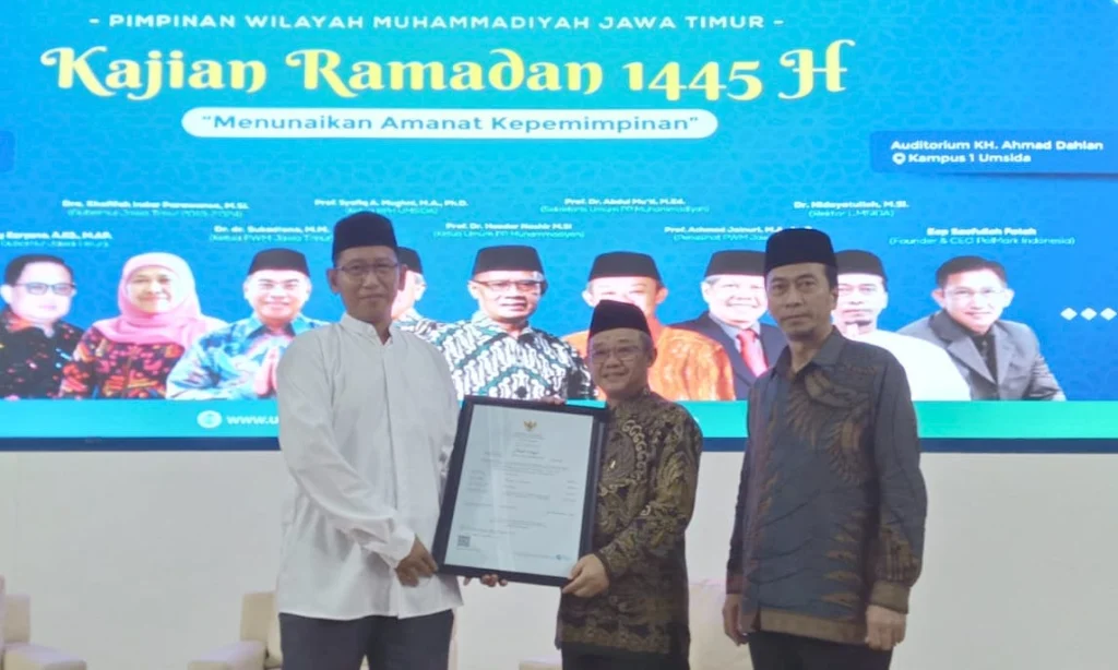 Prof Abdul Mu’ti Serahkan Sertifikat Halal Today Bakery dan Cake Umsida 