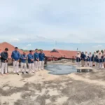 Guru SD Mugeb Berdoa untuk Pembangunan Mushala Al-Arsy