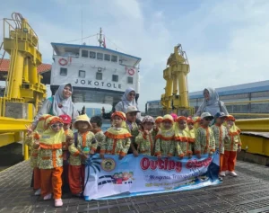 KBTA PPI Gresik Outing Class Pengenalan Transportasi Laut