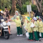 Siswa TK Aisyiyah 48 Alam Bukit Raya Berbagi Takjil