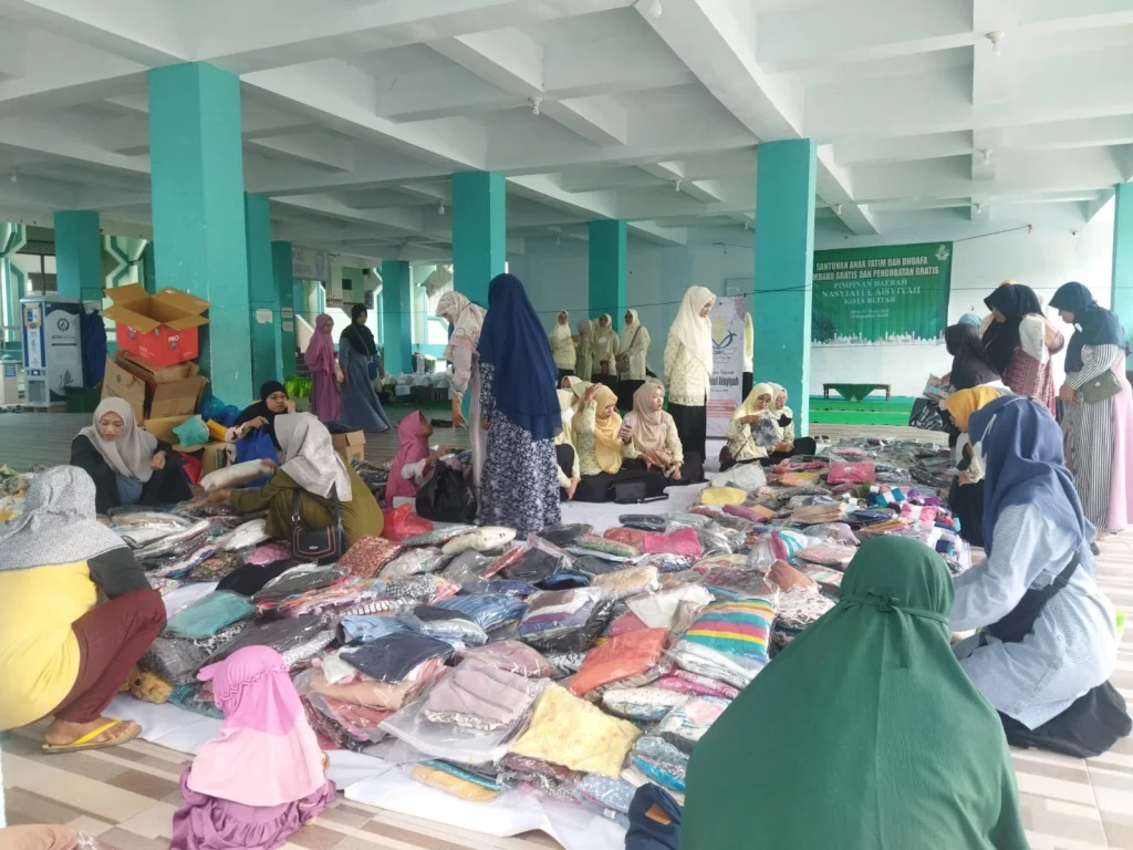 PDNA Kota Blitar Gelar Bazar Gratis Pakaian Layak Pakai