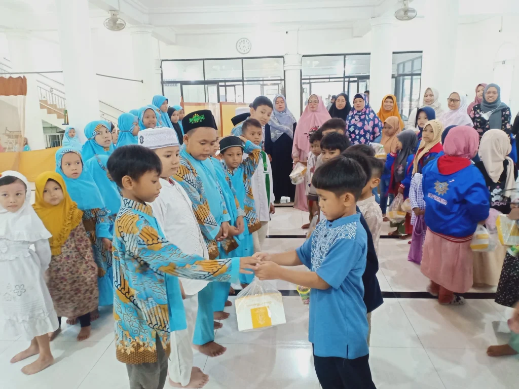 Ifthar Ramadhan TK Aisyiyah 1 di Empat Masjid Muhammadiyah Kota Probolinggo