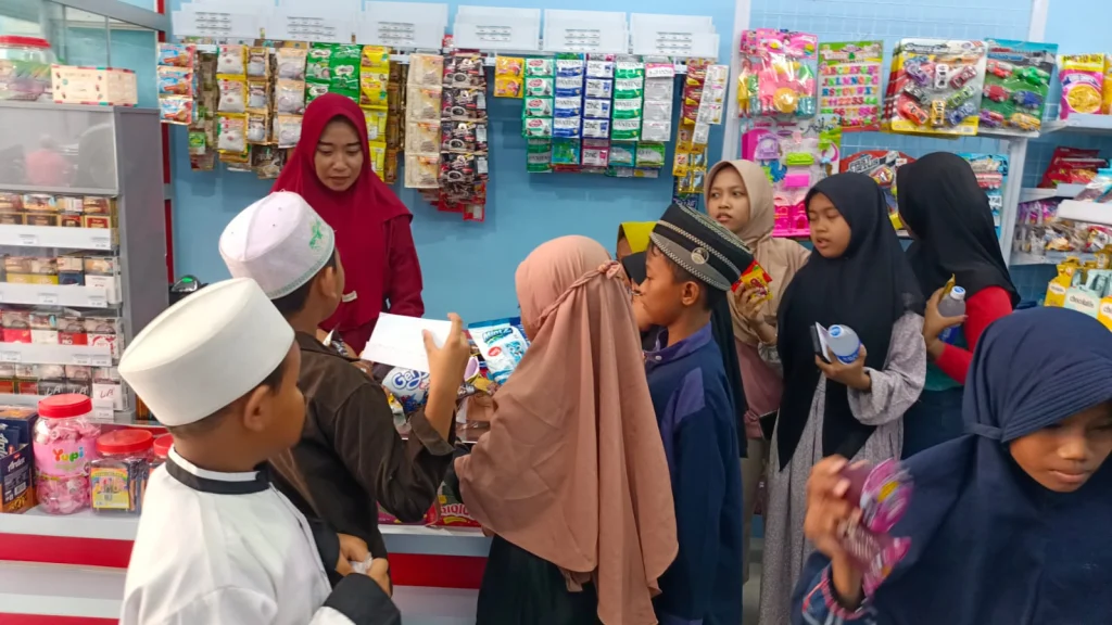 Saat 21 Anak Yatim Kampung Nelayan Belanja di Toko Sembako ‘Milik Mu’