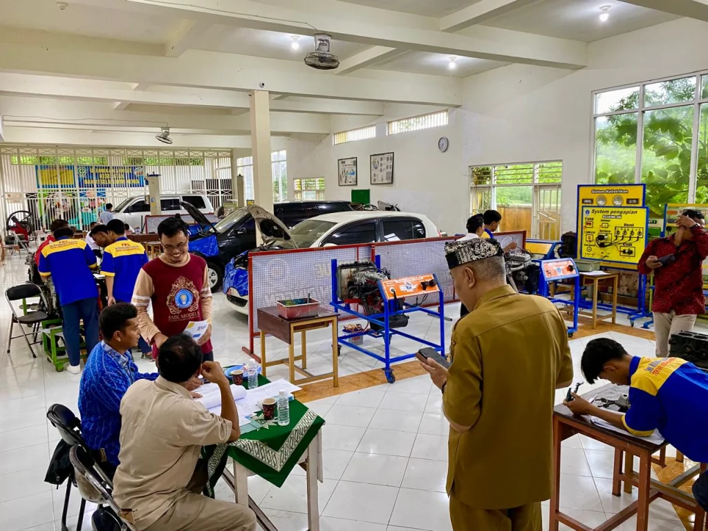 301 Siswa SMK Models Uji Kompetensi Keahlian