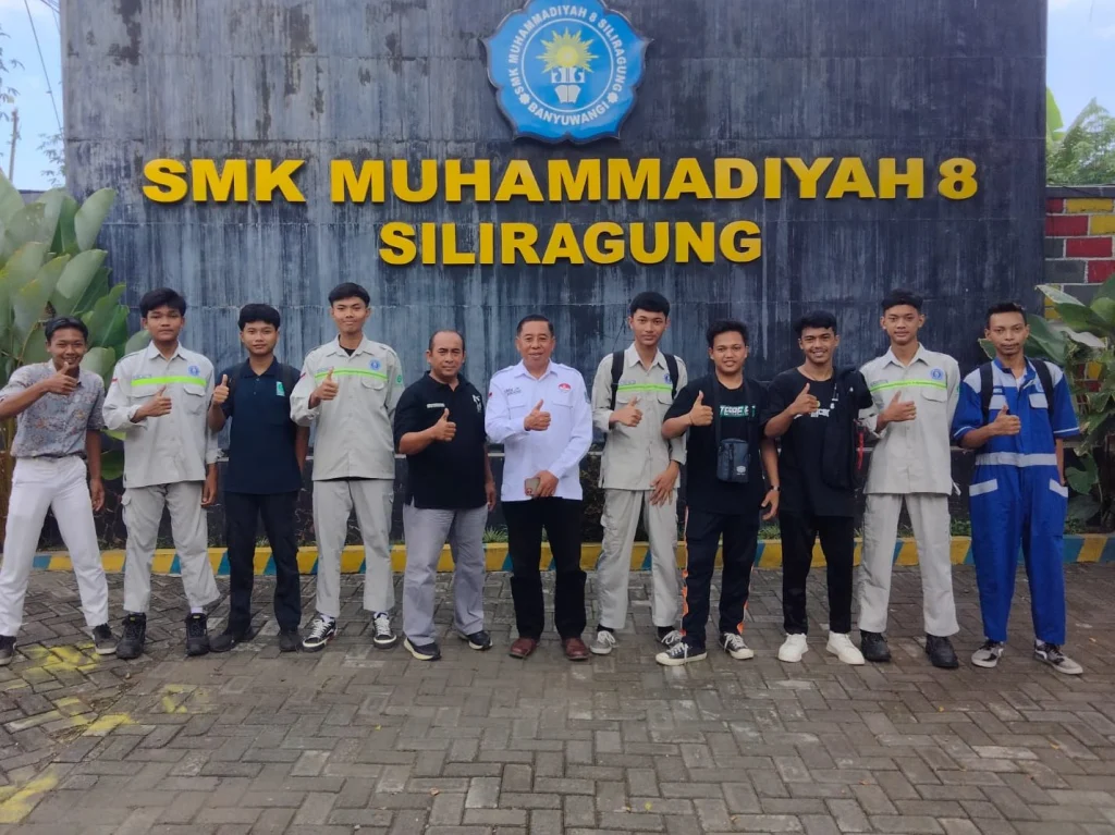 9 Siswa Teknik Alat Berat SMK Models Berangkat PKL