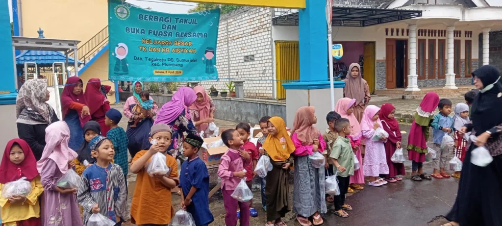 Siswa TK Aisyiyah Plumpang Belajar Berbagi bersama PCA