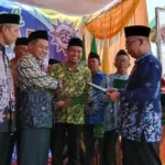 Ada Penyerahan 12 Sertifikat Tanah Wakaf di Tabligh Akbar PCM Laren 