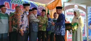 Ada Penyerahan 12 Sertifikat Tanah Wakaf di Tabligh Akbar PCM Laren 
