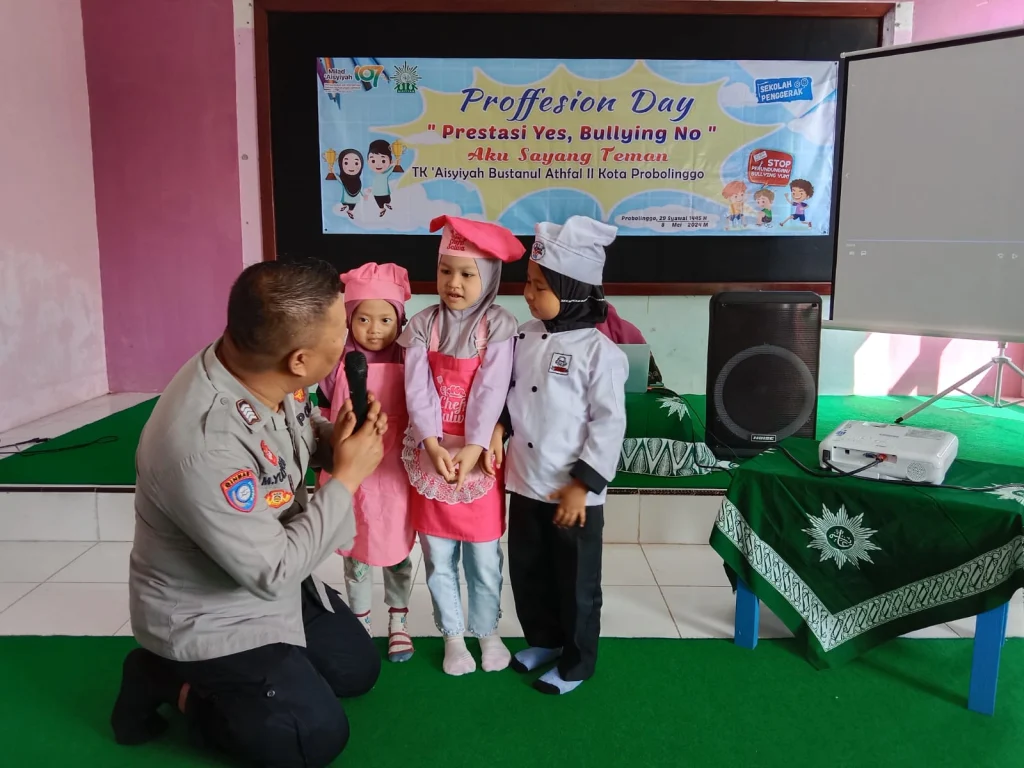 Saat Polisi Datang ke TK Aisyiyah 2 Kota Probolinggo