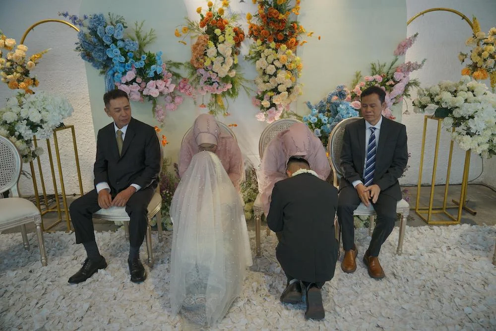 Prosesi Sungkem Kedua Mempelai Bikin Undangan Terenyuh