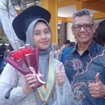 Rela Tempuh Ratusan Kilometer dari Kalimantan ke Sidoarjo demi Wisuda Anak di Smamda