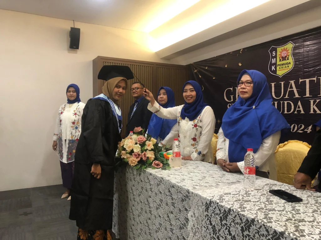 SMK Pemuda Krian Wisuda Purnasiswa di Bali, Ini Harapan Wisudawan
