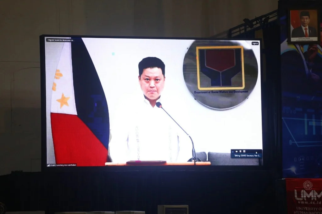 Pejabat Filipina Orasi di Wisuda UMM, Beri Bekal Wisudawan Lima Hal