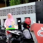 Lazismu Sidoarjo Bantu Usaha Otak-Otak Bandeng Keluarga Yatim