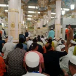 Menangis dan Memanjatkan Titipan Doa Tetangga di Raudhah