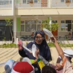 Trial Class Session SD Mica Seru, Ada Eksperimen Warna dan Bermain Gelembung