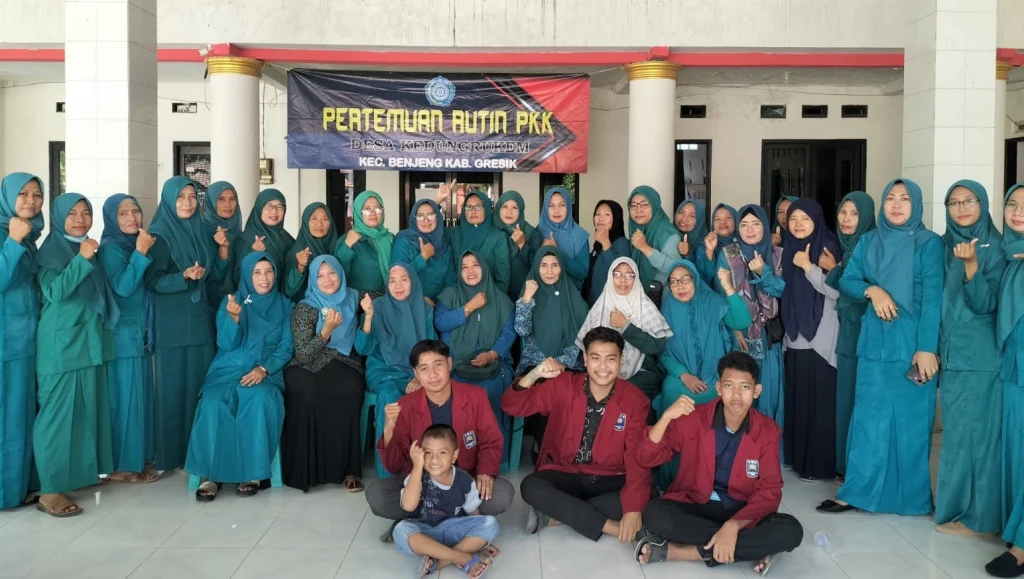 Siswa Kimia Industri SMK Muda Gresik Ajari PKK Bikin Liquid Detergent