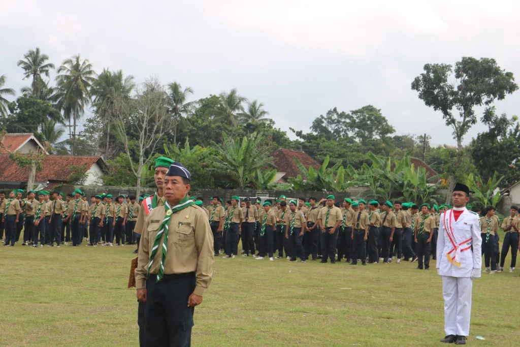 Peringati Hari Kebangkitan Nasional, SMK Models Upacara Berseragam HW, Ada Filosofinya
