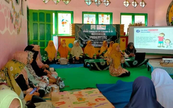 Parenting di TK Aisyiyah VI Kota Probolinggo Bahas Mendidik Anak di Era Digital