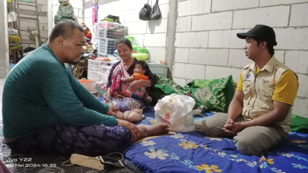 Program Timbang Lazismu Benjeng Bantu Penderita Penyakit Kaki Gajah