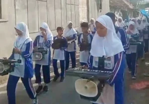 Kirab Drumben Awali Persahabatan Dua Sekolah di Pantura Ini