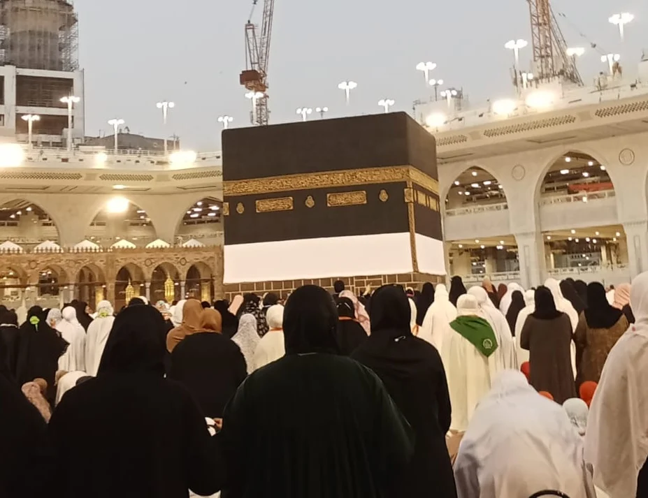 Menghindari Suhu Ekstrem Makkah, Pilih Thawaf Malam