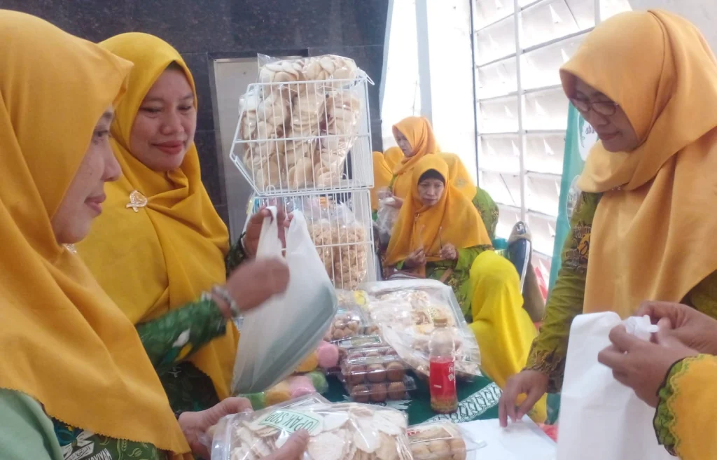Bazar Gebyar Milad Aisyiyah Laris Manis