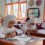Murid SD Muhtar Mengikuti Sumatif Akhir Semester