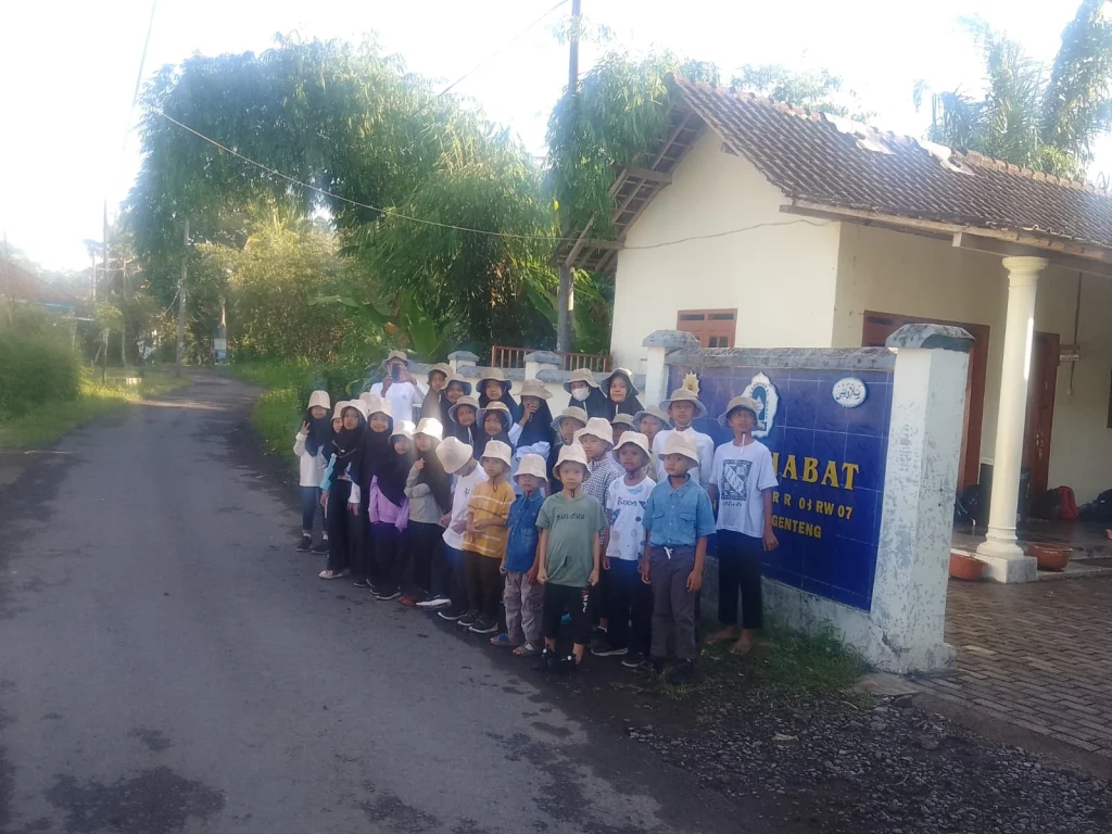 Berebut Air Wudlu: Santri TPA Sahabat Tadabur Alam