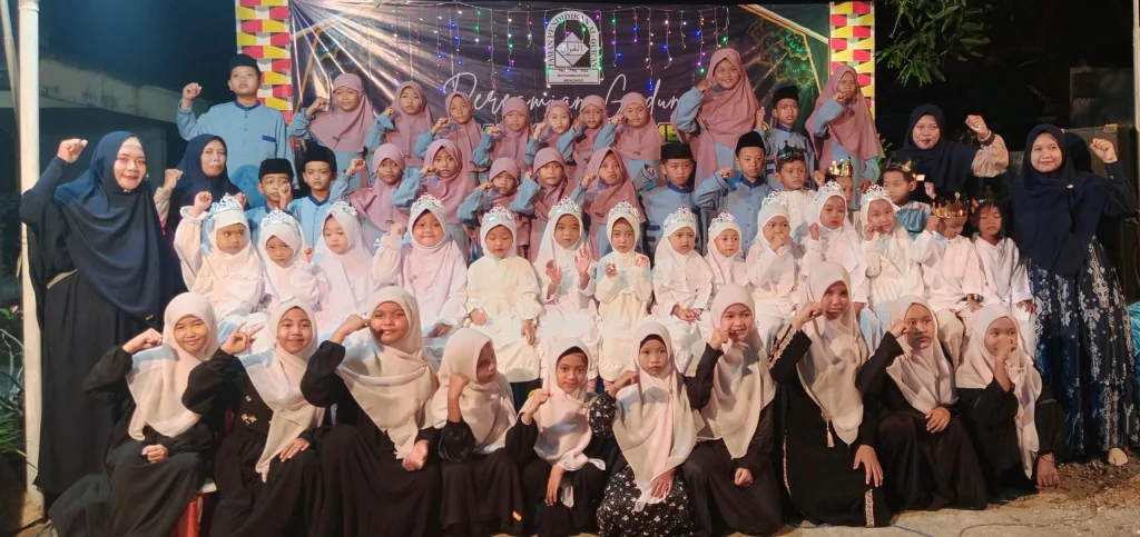 Keluarga Besar Prof Ahmad Jaenuri Wakaf Tanah untuk Gedung TPA Menongo