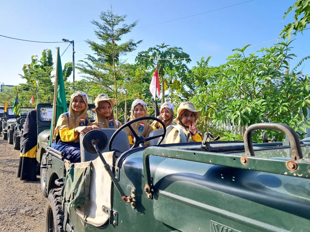 Seru! SD Mudabo Offroad ke Kayangan Api Sambil Nge-Vlog