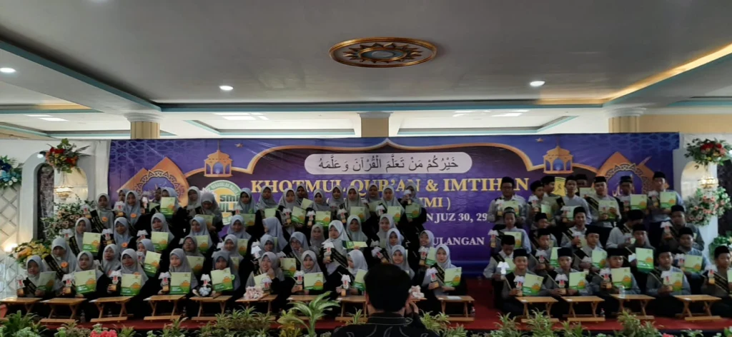 70 Siswa SMP Mulia Ikuti Khotmul Quran dan Imtihan Metode Ummi
