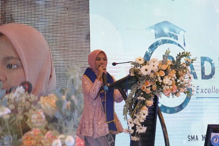 Graduation Ceremony Smamio: Penelitian adalah Bekal
