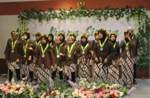 Puisi Menyentuh Hati di Purna Siswa SD Almadany