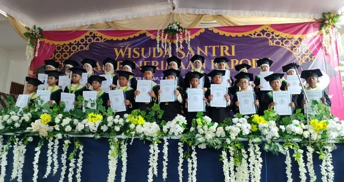 Wisuda TPA Al-Ikhlash 014: Keutamaan Berbakti pada Ibu