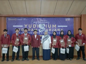 Ini Pesan 7 Lulusan Terbaik FST UMSIDA