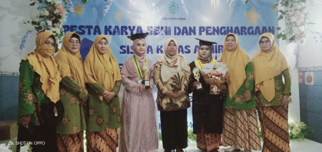 Ini yang Membuat Pimpinan Cabang Aisyiyah Krian Menitikkan Air Mata di Wisuda SLB