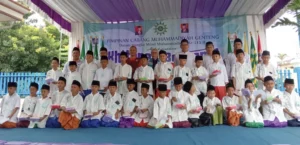 Puluhan Anak Ikuti Khitanan Gratis di PCM Genteng