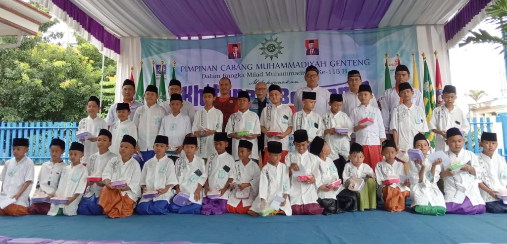 Puluhan Anak Ikuti Khitanan Gratis di PCM Genteng