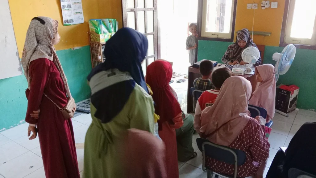 Libur Telah Tiba! Keceriaan Pada Pengembalian Rapor SD Muhtar