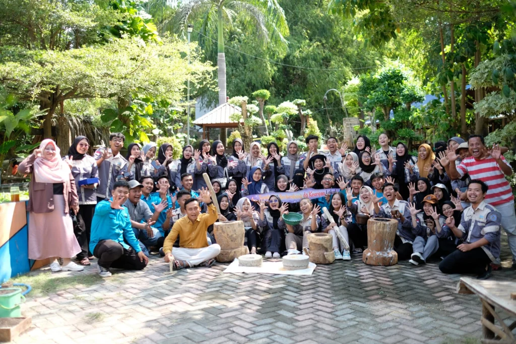 Mahasiswa UMG, Budidaya Bambu di Desa Slempit