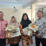 Mengabdi 32 Tahun di RS Islam Aminah Blitar, Ketua PDM Beri Penghargaan Ini untuk Karyawan