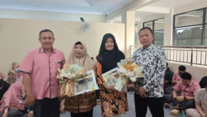 Mengabdi 32 Tahun di RS Islam Aminah Blitar, Ketua PDM Beri Penghargaan Ini untuk Karyawan