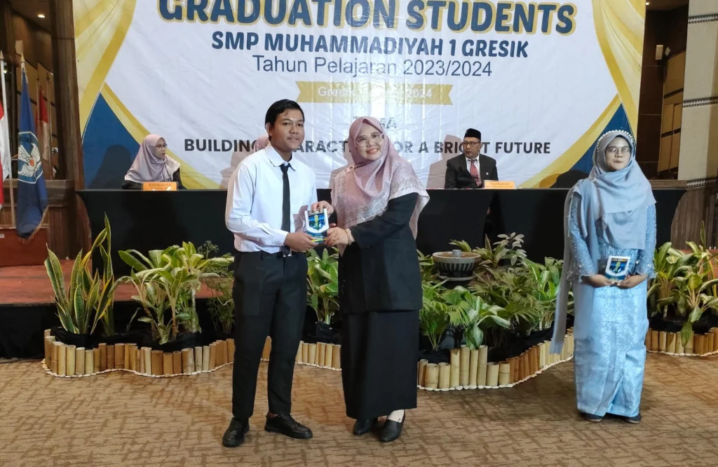 Spemutu Gresik Rilis Buku Sahlatul Mufidah Ke Publik