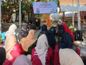 Mahasiswa dan Dosen PPKN FKIP Lakukan Aksi Giat Lingkungan Pantai Syariah