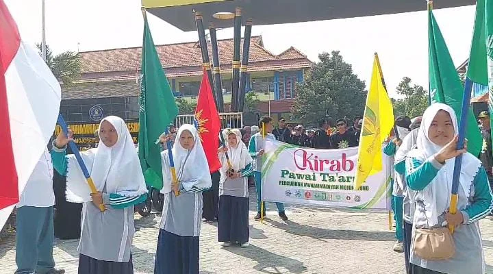 Muhammadiyah Mojopetung Meriahkan Pawai Ta’aruf dengan 2 Grup Drumband