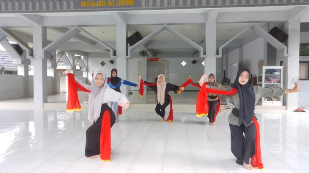 Lima Penari SMA Muha Siap Kawal BEC